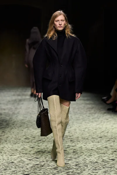 Look 32